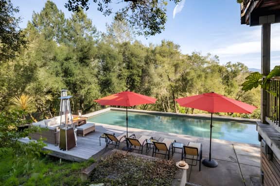 Wine Country Estate: Pool, Spa & Vineyard Views
