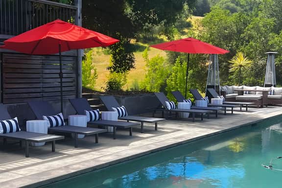 Wine Country Estate: Pool, Spa & Vineyard Views